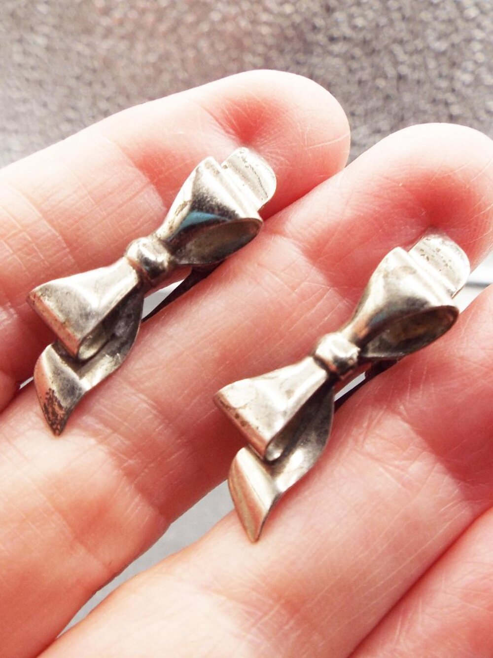 MID CENTURY STERLING NARROW BOW TIE EARRINGS SCREWBACKS M